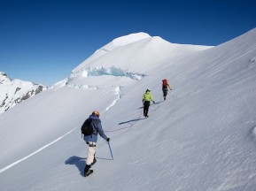 ❄️ LAST SPACES ALERT – Mt Cook Glaciers Trek! 🏔️
Love alpine trekking and ready to step up the challenge?
We have a few spaces left on our upcoming 4-day glacier expedition across the Tasman Glacier — real glacier travel, crevassed terrain and big Southern Alps views (this is not a mass-market heli-hike).
📅 Available departures:
• 8–11 Dec 2025 — only 1 spot left
• 2–5 Jan 2026 — 2 spots (guaranteed departure)
• 8–11 Jan 2026 — 3 spots (guaranteed departure) 
Expect: roped glacier travel, crampons & ice-axes, rustic high-alpine huts, long glacier days in real mountain terrain.
🧗♂️❄️ Ideal if you’ve already done a serious alpine trek like our Ball Pass Summit Trek and you’re hungry for a big glacier adventure.
Send us a message or hit the link in bio to secure your place.
🔗 https://alpinerecreation.com/new-zealand-alpine-hikes-trekking-and-snowshoeing/new-zealand-glacier-hikes-and-treks/mount-cook-glaciers-trek
#MountCook #TasmanGlacier #AlpineTrek #GlacierTrek #NZMountains #SouthernAlps #MountCookGlaciersTrek #AlpineRecreation #SouthernAlps #GlacierTravel #NZMGA #WeAreIFMGA - ❄️ LAST SPACES ALERT – Mt Cook Glaciers Trek! 2