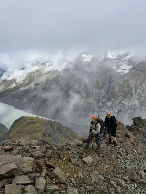 Climbing high up above the Hooker Valley on the Ball Pass Crossing yesterday. The morning cloud lifted just enough to give us a glimpse of the lake, glacier and the surrounding mountains 🥾🏔️🌥️
🔗 https://alpinerecreation.com/new-zealand-alpine-hikes-trekking-and-snowshoeing/trans-alpine-crossings-and-traverses/ball-pass-crossing
📸 @elke_mountain_guide
#BallPass #AlpineTrek #MountainAdventure #AlpineCrossing #AorakiMountCook - Climbing high up above the Hooker Valley on the Ball Pass Crossing yesterday. 1