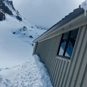 Fresh snow, full packs, and a proper alpine welcome at Caroline Hut ❄️⛏️
Our New Year’s mountaineering course kicked off in true mid-winter style — we had to dig out the hut door on arrival! A week immersed in mountaineering skills, glacier travel, snow and ice techniques, and real-world decision making in the Aoraki / Mount Cook alpine environment.
New Year’s Eve was celebrated the right way: nacho dinner, good company, and fresh snow outside the door 🌌🏔️
📸 P. Stevens
📍 Caroline Hut
🧗♂️ Intensive Mountaineering Skills Course
🔗 https://alpinerecreation.com/new-zealand-alpine-climbing-mountaineering-instruction-and-guided-ascents/mountaineering-skills-and-alpine-climbing-courses/intensive-mountaineering-skills-course
#mountaineeringcourse #carolinehut #aorakimountcook #nzmountains #mountaineering - Fresh snow, full packs, and a proper alpine welcome at Caroline Hut ❄️⛏️ Our New Year’s mountaineering course kicked off in true mid-winter style — we had to dig out the hut door on arrival! 2