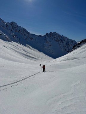 The Cass delivered this week. 🤙🏔️⛷️
An early morning 4WD up the valley, a heli flight into the heart of the range, and a fresh top-up of powder to kick things off. By the end of the week, we were carving spring corn in the sunshine.
There was a wee dram (or two) at the Bad Decision “Whiskey Hut” 🥃, plenty of remote ski touring, a lap of the “Scorpion”, and a final hike out to Memorial Hut for a picnic lunch in the sun before the 4WD back down the valley.
Kiwi ski touring at its finest — no ski lifts, no crowds, just real backcountry wilderness, with a touch of comfort in Glenmore Station’s heated private huts.
That combination of wild, remote skiing and a warm hut to come home to is what makes the Cass Valley such a unique experience.
📸 @elke_mountain_guide
#CassValleySkiTouring #SkiTouring #BackcountrySkiing #SkiTekapo #EarnYourTurns - The Cass delivered this week. 4