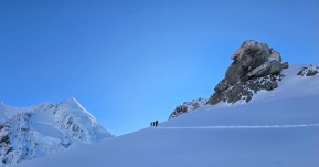 It’s a simply stunning time to be in the mountains with all the fresh snow on the hills. 🏔️❄️❄️❄️
Highlights from last week’s snowshoeing trip up to Plateau Hut and Glacier Dome.
📸 @pablo_borjas @biaboucinhas
#snowshoeing #plateauhut #glacierhike #aorakimountcook #winteradventures - It’s a simply stunning time to be in the mountains with all the fresh snow on the hills. 6