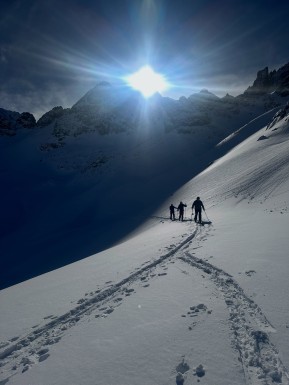 The Cass delivered this week. 🤙🏔️⛷️
An early morning 4WD up the valley, a heli flight into the heart of the range, and a fresh top-up of powder to kick things off. By the end of the week, we were carving spring corn in the sunshine.
There was a wee dram (or two) at the Bad Decision “Whiskey Hut” 🥃, plenty of remote ski touring, a lap of the “Scorpion”, and a final hike out to Memorial Hut for a picnic lunch in the sun before the 4WD back down the valley.
Kiwi ski touring at its finest — no ski lifts, no crowds, just real backcountry wilderness, with a touch of comfort in Glenmore Station’s heated private huts.
That combination of wild, remote skiing and a warm hut to come home to is what makes the Cass Valley such a unique experience.
📸 @elke_mountain_guide
#CassValleySkiTouring #SkiTouring #BackcountrySkiing #SkiTekapo #EarnYourTurns - The Cass delivered this week. 2
