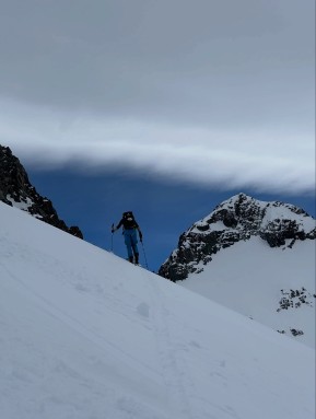 We’ve had some wild weather recently. When the Symphony on Skis Traverse wasn’t on the cards, we headed east for a Cass Valley “Haute Route” instead — it turned out to be an excellent plan B.
Hut-to-hut from O’Leary’s to Falcon’s Nest to Lady Emily, with plenty of extra laps along the way.
We battled the winds, scored wind-drifted powder and spring corn, and somehow clocked even more vertical than the plan A route.
Not quite the Symphony — but a pretty good remix. 🎿❄️
#SkiTouring #BackcountrySkiing #SkiMountaineering #EarnYourTurns #SkiUphill #NZMountains #SouthernAlps #CassValley #HauteRoute #SymphonyOnSkis #SpringSkiing #PowderAndCorn #OLearysHut #FalconsNestHut #LadyEmilyHut #AlpineRecreation #MackenzieNZ #ChasingLines #TekapoAdventures #NZMGA #WeAreIFMGA #GuideLife - We’ve had some wild weather recently. 11