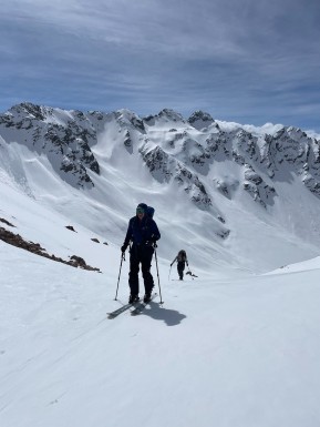 We’ve had some wild weather recently. When the Symphony on Skis Traverse wasn’t on the cards, we headed east for a Cass Valley “Haute Route” instead — it turned out to be an excellent plan B.
Hut-to-hut from O’Leary’s to Falcon’s Nest to Lady Emily, with plenty of extra laps along the way.
We battled the winds, scored wind-drifted powder and spring corn, and somehow clocked even more vertical than the plan A route.
Not quite the Symphony — but a pretty good remix. 🎿❄️
#SkiTouring #BackcountrySkiing #SkiMountaineering #EarnYourTurns #SkiUphill #NZMountains #SouthernAlps #CassValley #HauteRoute #SymphonyOnSkis #SpringSkiing #PowderAndCorn #OLearysHut #FalconsNestHut #LadyEmilyHut #AlpineRecreation #MackenzieNZ #ChasingLines #TekapoAdventures #NZMGA #WeAreIFMGA #GuideLife - We’ve had some wild weather recently. 13