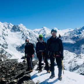 Fresh snow, full packs, and a proper alpine welcome at Caroline Hut ❄️⛏️
Our New Year’s mountaineering course kicked off in true mid-winter style — we had to dig out the hut door on arrival! A week immersed in mountaineering skills, glacier travel, snow and ice techniques, and real-world decision making in the Aoraki / Mount Cook alpine environment.
New Year’s Eve was celebrated the right way: nacho dinner, good company, and fresh snow outside the door 🌌🏔️
📸 P. Stevens
📍 Caroline Hut
🧗♂️ Intensive Mountaineering Skills Course
🔗 https://alpinerecreation.com/new-zealand-alpine-climbing-mountaineering-instruction-and-guided-ascents/mountaineering-skills-and-alpine-climbing-courses/intensive-mountaineering-skills-course
#mountaineeringcourse #carolinehut #aorakimountcook #nzmountains #mountaineering - Fresh snow, full packs, and a proper alpine welcome at Caroline Hut ❄️⛏️ Our New Year’s mountaineering course kicked off in true mid-winter style — we had to dig out the hut door on arrival! 3