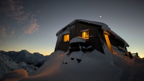 Caroline Hut ❤️
A great base for our mountaineering courses, alpine trekking adventures, and ascents of Kaitiaki and Turner Peaks. And (unlike other huts in Aoraki Mount Cook National Park), it’s heated with a cosy log fire 🔥
Have you visited yet? Are you up for the challenge?
🔗 https://alpinerecreation.com/alpine-lodge-and-huts/private-mountain-huts/caroline-hut
📸 E. Holden & @biaboucinhas
#CarolineHut #Mountaineering #AlpineTrekking #MountainHut #SouthernAlps - Caroline Hut ❤️ A great base for our mountaineering courses, alpine trekking adventures, and ascents of Kaitiaki and Turner Peaks. 1