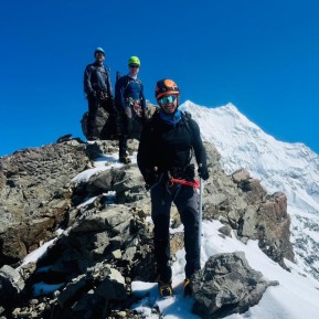 Fresh snow, full packs, and a proper alpine welcome at Caroline Hut ❄️⛏️
Our New Year’s mountaineering course kicked off in true mid-winter style — we had to dig out the hut door on arrival! A week immersed in mountaineering skills, glacier travel, snow and ice techniques, and real-world decision making in the Aoraki / Mount Cook alpine environment.
New Year’s Eve was celebrated the right way: nacho dinner, good company, and fresh snow outside the door 🌌🏔️
📸 P. Stevens
📍 Caroline Hut
🧗♂️ Intensive Mountaineering Skills Course
🔗 https://alpinerecreation.com/new-zealand-alpine-climbing-mountaineering-instruction-and-guided-ascents/mountaineering-skills-and-alpine-climbing-courses/intensive-mountaineering-skills-course
#mountaineeringcourse #carolinehut #aorakimountcook #nzmountains #mountaineering - Fresh snow, full packs, and a proper alpine welcome at Caroline Hut ❄️⛏️ Our New Year’s mountaineering course kicked off in true mid-winter style — we had to dig out the hut door on arrival! 1