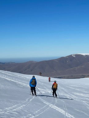 When the Main Divide was socked in with storm clouds, we made the classic move: go east! ☀️⛷️
While Mount Cook was getting hammered, Fox Peak delivered sunshine, soft snow and plenty of laughs on the slopes. Sometimes the best ski day is just about escaping the weather and finding where the sun shines. Oh and there were pockets of powder and good corn too 🤙
📸 @vindy_hlt
#FoxPeak #GoEast #SkiingNZ #NZWeather #Norwester #BackcountrySkiing #SkiTouring #NZMGA #AlpineRecreation #GuidesLife #ClubFieldsNZ - When the Main Divide was socked in with storm clouds, we made the classic move: go east! 7