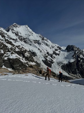 High up in Aoraki / Mount Cook National Park, the Ball Pass Summit Trek delivered everything we love about true alpine travel.
The first day began hiking into the cloud, trusting the process. Overnight the skies cleared, revealing Aoraki and the Caroline Face glowing in starlight ✨
What followed, was a classic alpine day — learning essential mountaineering skills, using crampons and ice axe, practising self-arrest, climbing Kaitiaki Peak, then crossing Ball Pass and returning via the Ball Glacier.
We finished with a stunning walk out along Ball Ridge, big views all the way to the valley floor.
A challenging, rewarding trek that blends alpine skills, high mountain scenery and real adventure.
📸 @elke_mountain_guide
Keen to join our next Ball Pass Summit Trek? Check out the details on our website:
🔗 https://alpinerecreation.com/new-zealand-alpine-hikes-trekking-and-snowshoeing/new-zealand-alpine-treks-and-hikes/ball-pass-summit-trek
#BallPass #AorakiMountCook #AlpineTrek #MountaineeringSkills #SouthernAlps - High up in Aoraki / Mount Cook National Park, the Ball Pass Summit Trek delivered everything we love about true alpine travel. 3