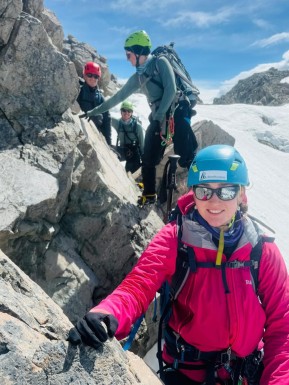 Five days. Big mountains. Lots of learning. ⛰️🧗🏽♀️
Last week on our Introductory Mountaineering Course at Caroline Hut — in the shadow of the mighty Aoraki / Mount Cook — our crew went from rock climbs to glacier travel, ridge routes and a summit of Kaitiaki Peak.
We covered so many skills, including: alpine packing + clothing, movement on snow and rock, knots and belays, weather and route finding, avalanche awareness + rescue, self-arresting, roping up for glacier travel — then topped it off by building a snow cave and sleeping in it ❄️🤙
From Ball Pass to the summit of Kaitiaki and back down, everyone finished stronger, smarter, and ready for their next step into the alpine world.
Keen to start your mountain journey?
Spaces are available on upcoming courses.
📸 P. Stevens & crew
🔗 https://alpinerecreation.com/new-zealand-alpine-climbing-mountaineering-instruction-and-guided-ascents/mountaineering-skills-and-alpine-climbing-courses/introductory-mountaineering-course
#BeginnerMountaineering #IntroToMountaineering #MountainSkills #MountainExperience #AlpineSkills #AorakiMtCook #GlacierTravel #SnowCave #KaitiakiPeak #NZMountains #CarolineHut #SouthernAlps #LearnTheRopes #AlpineRecreation #NZMGA #GuideLife - Five days. 2