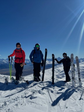 The Two Thumbs delivered today. We hunted out sheltered pockets of snow that had escaped the W–SW winds and were rewarded with plenty of creamy turns, sunshine and spectacular mountain scenery. Days like these, shared with a great crew, are what keep us coming back. 🏔️⛷️
#TwoThumbRange #SkiTouring #BackcountrySkiing #LakeTekapo #FirstTracks - The Two Thumbs delivered today. 4