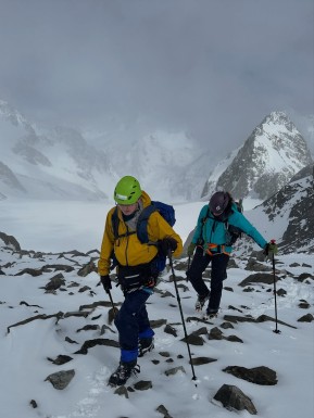❄️ Sealy Range Traverse ❄️
Three unforgettable days back in full winter mode — in December. Over half a metre of cold, fresh snow transformed the Sealy Range, with plenty of steps to plug and more than a few moments wishing we were on skis instead of boots.
We climbed high toward Mt Sealy, turning back just short of the summit due to a lack of solid snow for anchors — a good reminder that judgement matters more than summits. Clouds poured dramatically over Mount Sefton on the Main Divide, putting on a show that never got old.
Two cold, crisp nights camped on the Annette Plateau, stars blazing and the Milky Way stretched overhead. We completed the loop with an early-morning exit down Sawyers Stream before the heat arrived, followed by a long, careful scramble down Sebastopol Ridge.
From start to finish, the scenery was next-level — even more spectacular under a fresh blanket of snow. True alpine magic. 🏔️✨
📸 @elke_mountain_guide @symphonyonskis
🔗 https://alpinerecreation.com/new-zealand-alpine-hikes-trekking-and-snowshoeing/trans-alpine-crossings-and-traverses/sealy-range-traverse
#SealyRange #TransAlpine #MountainJourney #AlpineTrek #Mountaineering - ❄️ Sealy Range Traverse ❄️ Three unforgettable days back in full winter mode — in December. 3