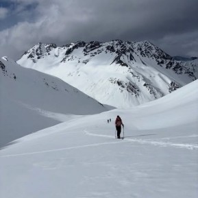 Deep in the Cass Valley wilderness, the rewards keep coming ❄️⛷️
With the relentless westerlies stacking up fresh snow, every tour feels like an expedition into untouched terrain. Crisp lines, big views and that feeling of true backcountry adventure – the Cass keeps delivering. 🏔️🔥
📸 A. Moore
#CassValley #BackcountrySkiing #NZAlps #SouthernAlps #RealBackcountry #TekapoAdventures #SkiTouringNZ #NZMGA #GuidesLife - Deep in the Cass Valley wilderness, the rewards keep coming ❄️⛷️ With the relentless westerlies stacking up fresh snow, every tour feels like an expedition into untouched terrain. 2