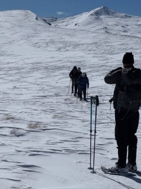 Snowshoeing adventures in the Two Thumb Range last week ❄️🌤️
We made the most of the gaps in spring weather with little top-ups of fresh snow, and Rex Simpson Hut was the perfect cosy base to come back to each evening.
📸 P. Munro
#TwoThumbRange #SnowshoeingNZ #RexSimpsonHut #LakeTekapo #TekapoAdventures #AlpineRecreation - Snowshoeing adventures in the Two Thumb Range last week ❄️🌤️ We made the most of the gaps in spring weather with little top-ups of fresh snow, and Rex Simpson Hut was the perfect cosy base to come back to each evening. 6