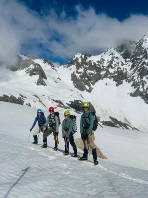 Five days. Big mountains. Lots of learning. ⛰️🧗🏽♀️
Last week on our Introductory Mountaineering Course at Caroline Hut — in the shadow of the mighty Aoraki / Mount Cook — our crew went from rock climbs to glacier travel, ridge routes and a summit of Kaitiaki Peak.
We covered so many skills, including: alpine packing + clothing, movement on snow and rock, knots and belays, weather and route finding, avalanche awareness + rescue, self-arresting, roping up for glacier travel — then topped it off by building a snow cave and sleeping in it ❄️🤙
From Ball Pass to the summit of Kaitiaki and back down, everyone finished stronger, smarter, and ready for their next step into the alpine world.
Keen to start your mountain journey?
Spaces are available on upcoming courses.
📸 P. Stevens & crew
🔗 https://alpinerecreation.com/new-zealand-alpine-climbing-mountaineering-instruction-and-guided-ascents/mountaineering-skills-and-alpine-climbing-courses/introductory-mountaineering-course
#BeginnerMountaineering #IntroToMountaineering #MountainSkills #MountainExperience #AlpineSkills #AorakiMtCook #GlacierTravel #SnowCave #KaitiakiPeak #NZMountains #CarolineHut #SouthernAlps #LearnTheRopes #AlpineRecreation #NZMGA #GuideLife - Five days. 10