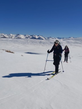 Nordic ski touring in the Two Thumb Range last week ☀️🎿
Cruising sun-softened slopes high above Lake Tekapo, with endless views stretching across the lake and the Southern Alps. The perfect combination of relaxed skiing, big mountain scenery and time to simply soak it all in.
Then back to the comforts of Rex Simpson Hut — fire crackling, skis by the door and a delicious cooked dinner prepared by the guides. 🔥🍲
This is what Nordic ski touring is all about: moving through beautiful landscapes at your own pace, with a cosy hut to come home to.
📸 A. Reiser
#NordicSkiing #CrossCountrySkiing #TwoThumbRange #LakeTekapo #RexSimpsonHut - Nordic ski touring in the Two Thumb Range last week ☀️🎿 Cruising sun-softened slopes high above Lake Tekapo, with endless views stretching across the lake and the Southern Alps. 1