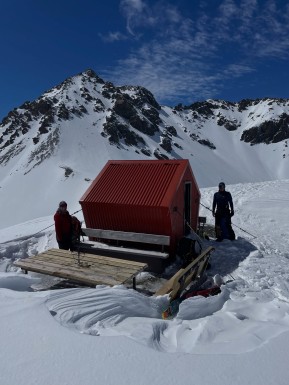 We’ve had some wild weather recently. When the Symphony on Skis Traverse wasn’t on the cards, we headed east for a Cass Valley “Haute Route” instead — it turned out to be an excellent plan B.
Hut-to-hut from O’Leary’s to Falcon’s Nest to Lady Emily, with plenty of extra laps along the way.
We battled the winds, scored wind-drifted powder and spring corn, and somehow clocked even more vertical than the plan A route.
Not quite the Symphony — but a pretty good remix. 🎿❄️
#SkiTouring #BackcountrySkiing #SkiMountaineering #EarnYourTurns #SkiUphill #NZMountains #SouthernAlps #CassValley #HauteRoute #SymphonyOnSkis #SpringSkiing #PowderAndCorn #OLearysHut #FalconsNestHut #LadyEmilyHut #AlpineRecreation #MackenzieNZ #ChasingLines #TekapoAdventures #NZMGA #WeAreIFMGA #GuideLife - We’ve had some wild weather recently. 4