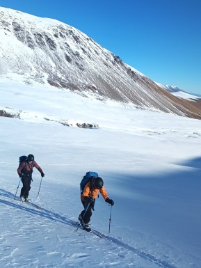 Just wrapped up an MSC Avalanche Skills Course 2 in the Two Thumb Range ❄️⛷️
A week of fresh snow, fun turns, and plenty of learning in the backcountry. From snowpack assessment to rescue practice, decision making and safe travel – we covered it all.
Big thanks to the crew for the good vibes and to our guide for sharing so much knowledge. Feel more confident and safer heading into the mountains this winter.
📸 @reiseraxel
📍 Two Thumb Range | 🏔️ Avalanche Skills Course
#backcountryskiing #skitouring #splitboarding #realbackcountry #avalancheskills #avalancherescue #avalancheawareness #twothumbrange #rexsimpsonhut #avalanchetraining #snowscience #alpinerecreation #avysavvy #nzmga #guideslife - Just wrapped up an MSC Avalanche Skills Course 2 in the Two Thumb Range ❄️⛷️ A week of fresh snow, fun turns, and plenty of learning in the backcountry. 1