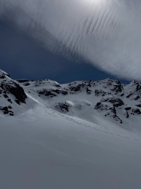 We’ve had some wild weather recently. When the Symphony on Skis Traverse wasn’t on the cards, we headed east for a Cass Valley “Haute Route” instead — it turned out to be an excellent plan B.
Hut-to-hut from O’Leary’s to Falcon’s Nest to Lady Emily, with plenty of extra laps along the way.
We battled the winds, scored wind-drifted powder and spring corn, and somehow clocked even more vertical than the plan A route.
Not quite the Symphony — but a pretty good remix. 🎿❄️
#SkiTouring #BackcountrySkiing #SkiMountaineering #EarnYourTurns #SkiUphill #NZMountains #SouthernAlps #CassValley #HauteRoute #SymphonyOnSkis #SpringSkiing #PowderAndCorn #OLearysHut #FalconsNestHut #LadyEmilyHut #AlpineRecreation #MackenzieNZ #ChasingLines #TekapoAdventures #NZMGA #WeAreIFMGA #GuideLife - We’ve had some wild weather recently. 12
