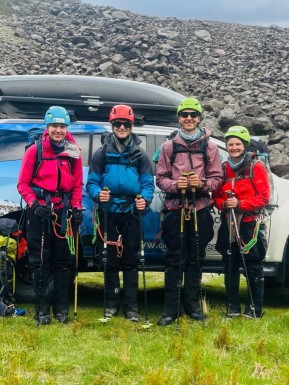 Five days. Big mountains. Lots of learning. ⛰️🧗🏽♀️
Last week on our Introductory Mountaineering Course at Caroline Hut — in the shadow of the mighty Aoraki / Mount Cook — our crew went from rock climbs to glacier travel, ridge routes and a summit of Kaitiaki Peak.
We covered so many skills, including: alpine packing + clothing, movement on snow and rock, knots and belays, weather and route finding, avalanche awareness + rescue, self-arresting, roping up for glacier travel — then topped it off by building a snow cave and sleeping in it ❄️🤙
From Ball Pass to the summit of Kaitiaki and back down, everyone finished stronger, smarter, and ready for their next step into the alpine world.
Keen to start your mountain journey?
Spaces are available on upcoming courses.
📸 P. Stevens & crew
🔗 https://alpinerecreation.com/new-zealand-alpine-climbing-mountaineering-instruction-and-guided-ascents/mountaineering-skills-and-alpine-climbing-courses/introductory-mountaineering-course
#BeginnerMountaineering #IntroToMountaineering #MountainSkills #MountainExperience #AlpineSkills #AorakiMtCook #GlacierTravel #SnowCave #KaitiakiPeak #NZMountains #CarolineHut #SouthernAlps #LearnTheRopes #AlpineRecreation #NZMGA #GuideLife - Five days. 16