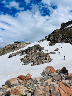 Highlights from our recent Ball Pass Summit Trek.
Thanks Amy Carroll for sharing your pics with us 🫶
#BallPassSummitTrek #CarolineHut #AlpineTrekking #MountainHiking #SouthernAlps #NZMountains #AorakiMountCook #Mountaineering #NZMGA #AlpineRecreation - Highlights from our recent Ball Pass Summit Trek. 1