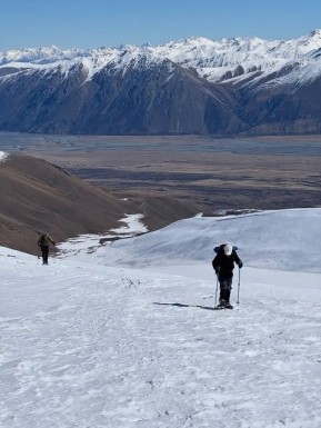 Snowshoeing adventures in the Two Thumb Range last week ❄️🌤️
We made the most of the gaps in spring weather with little top-ups of fresh snow, and Rex Simpson Hut was the perfect cosy base to come back to each evening.
📸 P. Munro
#TwoThumbRange #SnowshoeingNZ #RexSimpsonHut #LakeTekapo #TekapoAdventures #AlpineRecreation - Snowshoeing adventures in the Two Thumb Range last week ❄️🌤️ We made the most of the gaps in spring weather with little top-ups of fresh snow, and Rex Simpson Hut was the perfect cosy base to come back to each evening. 3