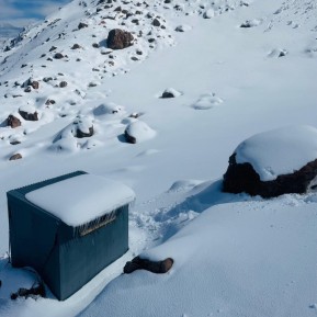 Fresh snow, full packs, and a proper alpine welcome at Caroline Hut ❄️⛏️
Our New Year’s mountaineering course kicked off in true mid-winter style — we had to dig out the hut door on arrival! A week immersed in mountaineering skills, glacier travel, snow and ice techniques, and real-world decision making in the Aoraki / Mount Cook alpine environment.
New Year’s Eve was celebrated the right way: nacho dinner, good company, and fresh snow outside the door 🌌🏔️
📸 P. Stevens
📍 Caroline Hut
🧗♂️ Intensive Mountaineering Skills Course
🔗 https://alpinerecreation.com/new-zealand-alpine-climbing-mountaineering-instruction-and-guided-ascents/mountaineering-skills-and-alpine-climbing-courses/intensive-mountaineering-skills-course
#mountaineeringcourse #carolinehut #aorakimountcook #nzmountains #mountaineering - Fresh snow, full packs, and a proper alpine welcome at Caroline Hut ❄️⛏️ Our New Year’s mountaineering course kicked off in true mid-winter style — we had to dig out the hut door on arrival! 4