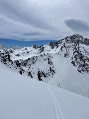 We’ve had some wild weather recently. When the Symphony on Skis Traverse wasn’t on the cards, we headed east for a Cass Valley “Haute Route” instead — it turned out to be an excellent plan B.
Hut-to-hut from O’Leary’s to Falcon’s Nest to Lady Emily, with plenty of extra laps along the way.
We battled the winds, scored wind-drifted powder and spring corn, and somehow clocked even more vertical than the plan A route.
Not quite the Symphony — but a pretty good remix. 🎿❄️
#SkiTouring #BackcountrySkiing #SkiMountaineering #EarnYourTurns #SkiUphill #NZMountains #SouthernAlps #CassValley #HauteRoute #SymphonyOnSkis #SpringSkiing #PowderAndCorn #OLearysHut #FalconsNestHut #LadyEmilyHut #AlpineRecreation #MackenzieNZ #ChasingLines #TekapoAdventures #NZMGA #WeAreIFMGA #GuideLife - We’ve had some wild weather recently. 10