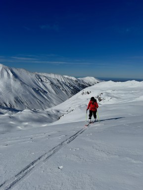 The Two Thumbs delivered today. We hunted out sheltered pockets of snow that had escaped the W–SW winds and were rewarded with plenty of creamy turns, sunshine and spectacular mountain scenery. Days like these, shared with a great crew, are what keep us coming back. 🏔️⛷️
#TwoThumbRange #SkiTouring #BackcountrySkiing #LakeTekapo #FirstTracks - The Two Thumbs delivered today. 6