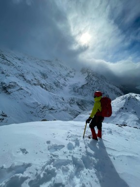 Five days in true winter alpine conditions. Storms, deep fresh snow, sub-zero temperatures, and a classroom unlike any other.
Based at Caroline Hut, our Winter Mountaineering Course spent the week learning and applying essential mountaineering skills in the field. Safe travel through avalanche terrain, movement on snow, understanding mountain weather, safe route finding and good decision-making all became part of everyday life in the mountains.
The perfect finale was a spectacular snowshoe journey down Ball Ridge, with sweeping views across the Southern Alps and Tasman Valley.
Thanks @kawan_vayeda and @jeremyu1126 for sharing these fantastic photos from your adventure.
#WinterMountaineering #CarolineHut #AorakiMountCookNationalPark #AlpineClimbing #AvalancheAwareness - Five days in true winter alpine conditions. 1