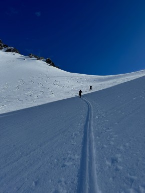 The Cass delivered this week. 🤙🏔️⛷️
An early morning 4WD up the valley, a heli flight into the heart of the range, and a fresh top-up of powder to kick things off. By the end of the week, we were carving spring corn in the sunshine.
There was a wee dram (or two) at the Bad Decision “Whiskey Hut” 🥃, plenty of remote ski touring, a lap of the “Scorpion”, and a final hike out to Memorial Hut for a picnic lunch in the sun before the 4WD back down the valley.
Kiwi ski touring at its finest — no ski lifts, no crowds, just real backcountry wilderness, with a touch of comfort in Glenmore Station’s heated private huts.
That combination of wild, remote skiing and a warm hut to come home to is what makes the Cass Valley such a unique experience.
📸 @elke_mountain_guide
#CassValleySkiTouring #SkiTouring #BackcountrySkiing #SkiTekapo #EarnYourTurns - The Cass delivered this week. 7