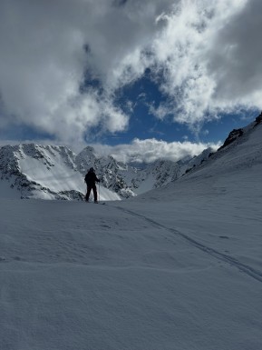 The Cass delivered this week. 🤙🏔️⛷️
An early morning 4WD up the valley, a heli flight into the heart of the range, and a fresh top-up of powder to kick things off. By the end of the week, we were carving spring corn in the sunshine.
There was a wee dram (or two) at the Bad Decision “Whiskey Hut” 🥃, plenty of remote ski touring, a lap of the “Scorpion”, and a final hike out to Memorial Hut for a picnic lunch in the sun before the 4WD back down the valley.
Kiwi ski touring at its finest — no ski lifts, no crowds, just real backcountry wilderness, with a touch of comfort in Glenmore Station’s heated private huts.
That combination of wild, remote skiing and a warm hut to come home to is what makes the Cass Valley such a unique experience.
📸 @elke_mountain_guide
#CassValleySkiTouring #SkiTouring #BackcountrySkiing #SkiTekapo #EarnYourTurns - The Cass delivered this week. 6