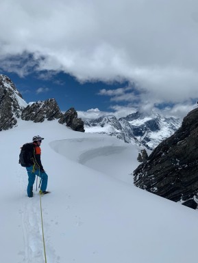 ❄️ Sealy Range Traverse ❄️
Three unforgettable days back in full winter mode — in December. Over half a metre of cold, fresh snow transformed the Sealy Range, with plenty of steps to plug and more than a few moments wishing we were on skis instead of boots.
We climbed high toward Mt Sealy, turning back just short of the summit due to a lack of solid snow for anchors — a good reminder that judgement matters more than summits. Clouds poured dramatically over Mount Sefton on the Main Divide, putting on a show that never got old.
Two cold, crisp nights camped on the Annette Plateau, stars blazing and the Milky Way stretched overhead. We completed the loop with an early-morning exit down Sawyers Stream before the heat arrived, followed by a long, careful scramble down Sebastopol Ridge.
From start to finish, the scenery was next-level — even more spectacular under a fresh blanket of snow. True alpine magic. 🏔️✨
📸 @elke_mountain_guide @symphonyonskis
🔗 https://alpinerecreation.com/new-zealand-alpine-hikes-trekking-and-snowshoeing/trans-alpine-crossings-and-traverses/sealy-range-traverse
#SealyRange #TransAlpine #MountainJourney #AlpineTrek #Mountaineering - ❄️ Sealy Range Traverse ❄️ Three unforgettable days back in full winter mode — in December. 2