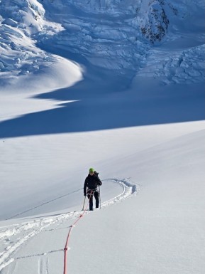 Stunning day snowshoeing up at Plateau Hut and Glacier Dome today.
📸 @biaboucinhas @pablo_borjas
#snowshoeing #wintermountaineering #aorakimountcook #plateauhut #glaciertrek - Stunning day snowshoeing up at Plateau Hut and Glacier Dome today. 4